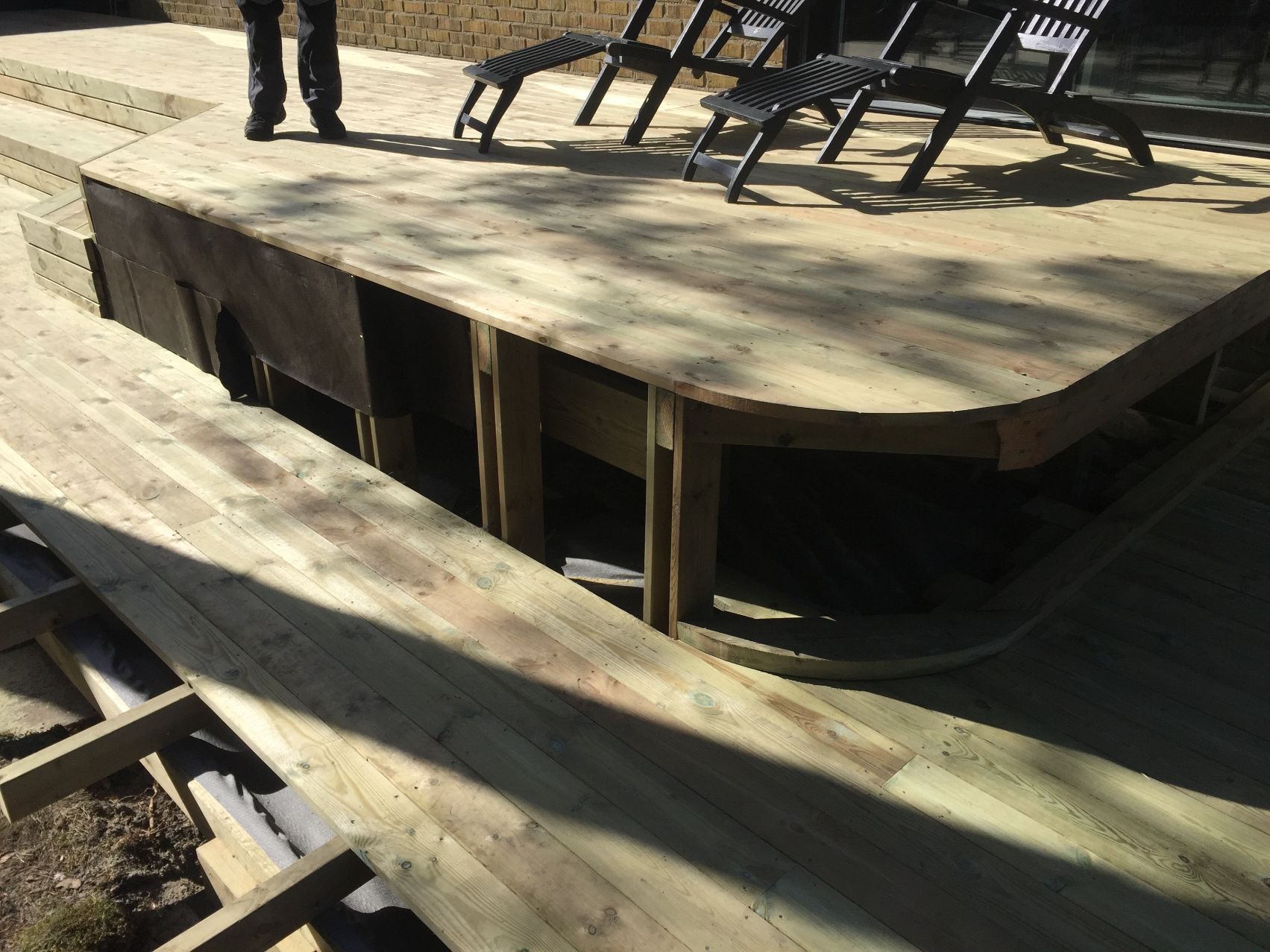 trästaket med grind