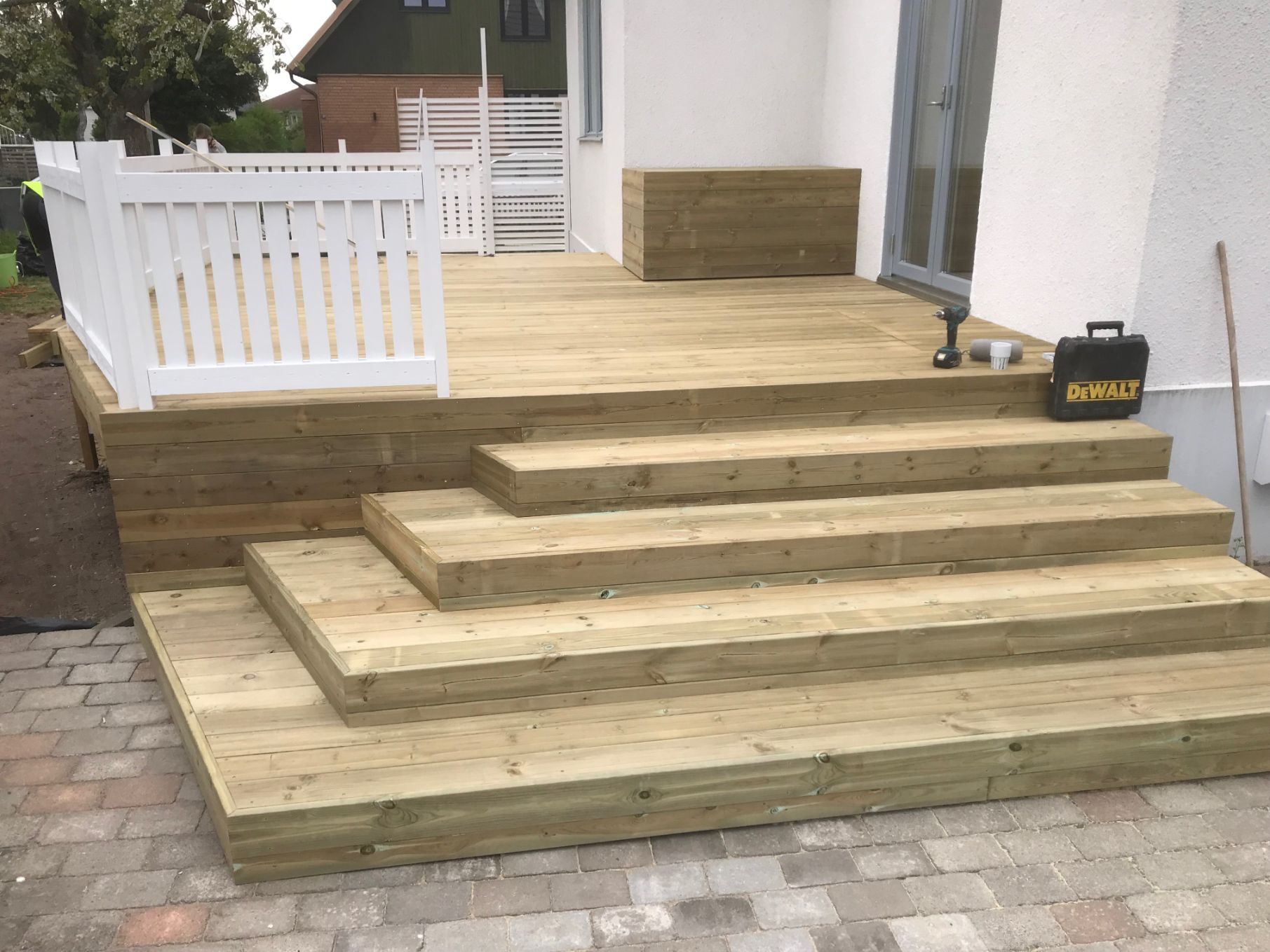 uteplats med trappor